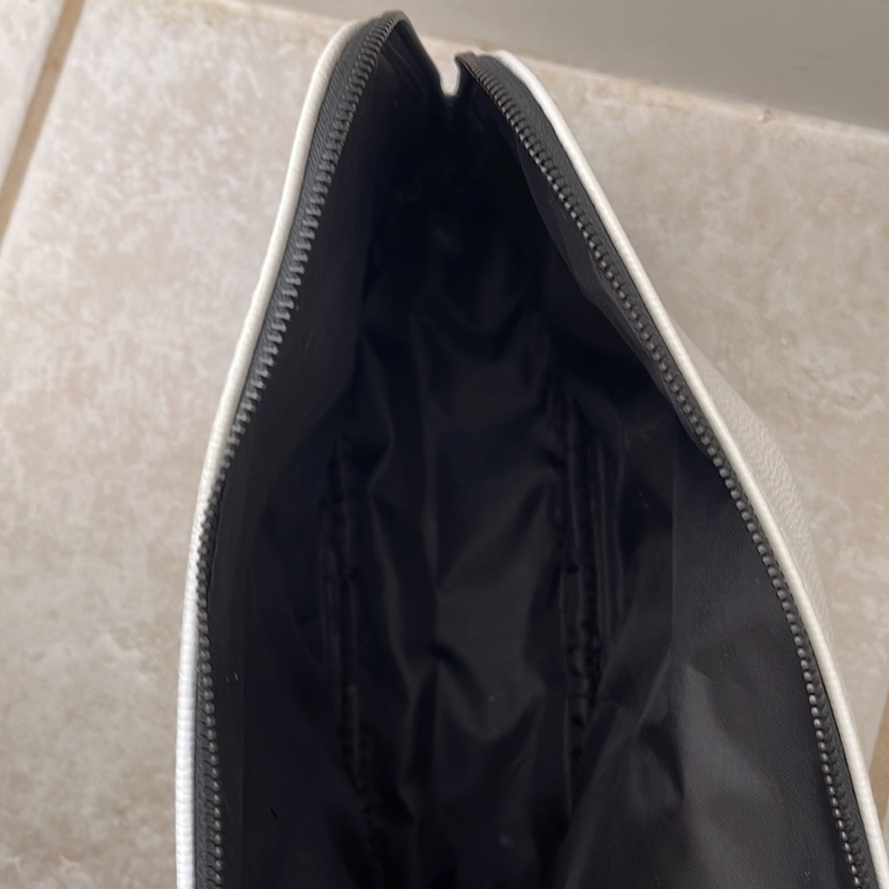 Revision Skincare Travel Bag - Picture 4 of 4